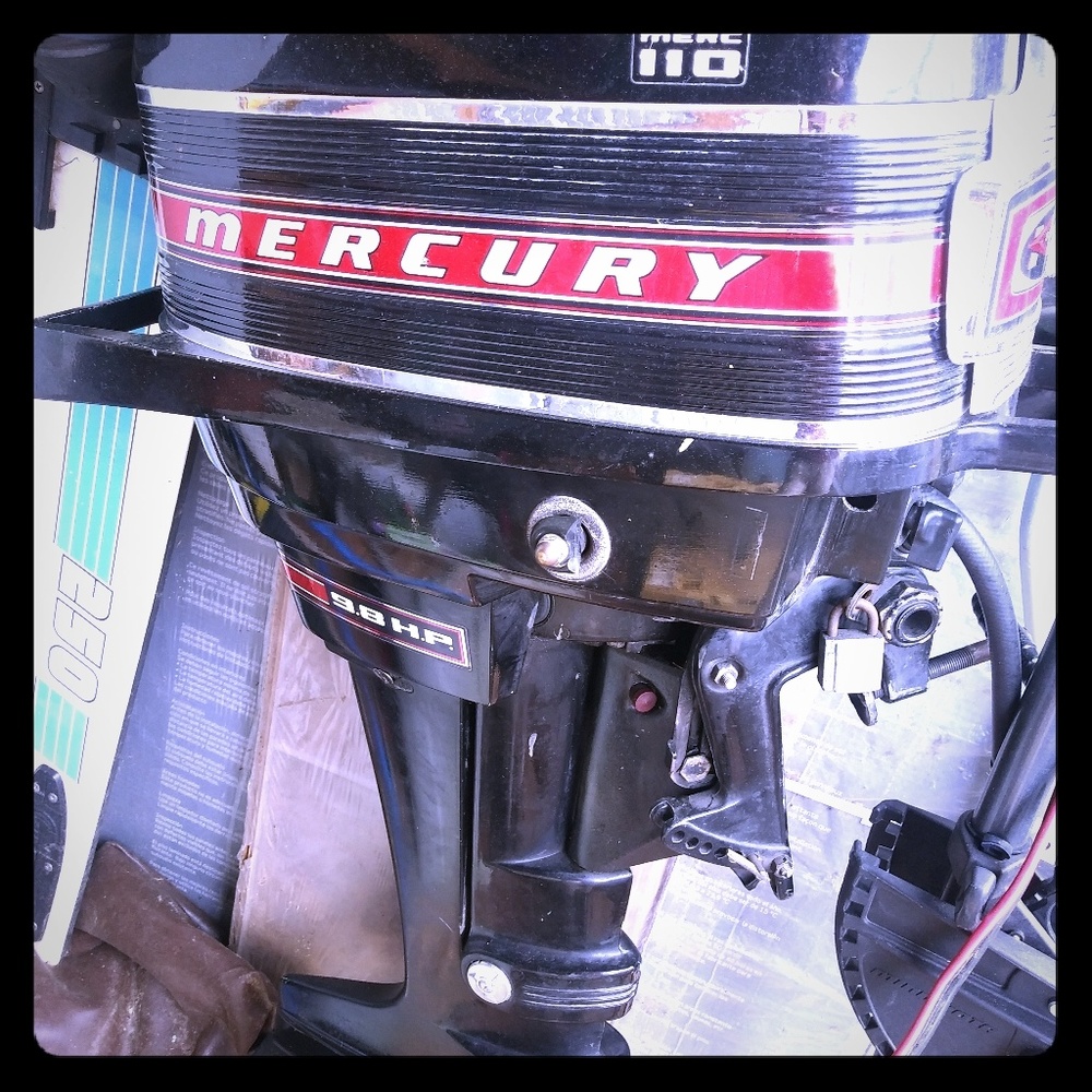 9.8 Mercury Boat Motor